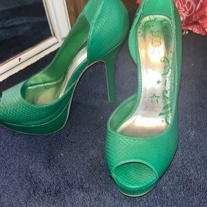 green snakeskin texture heels